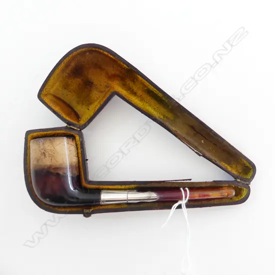 ANTIQUE PIPE IN CASE WITH SILVER MOUNT, L.160mm