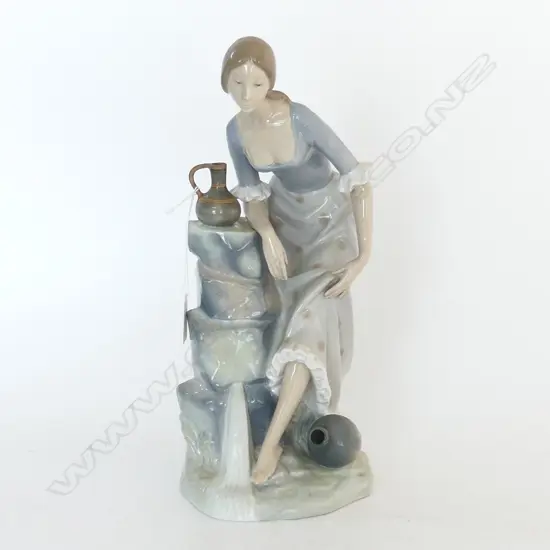 NAO FIG WATER GIRL H330MM