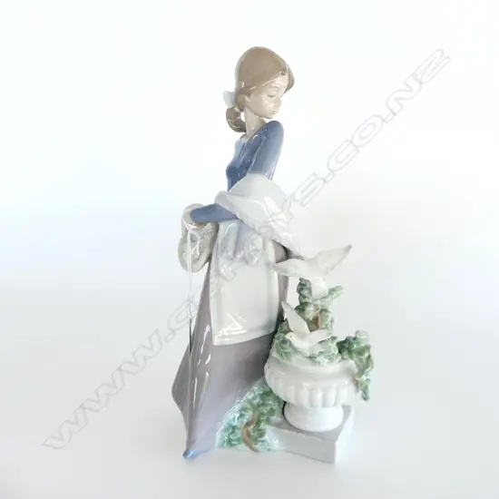 LLADRO #5416 'IN THE GARDEN' H.240mm + BOX
