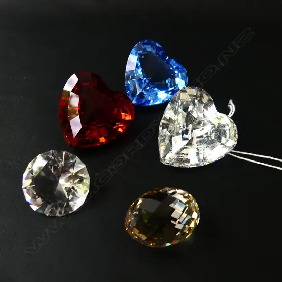 5 PCES SWAROVSKI; 3 HEARTS H.40mm, DIAMOND & EGG