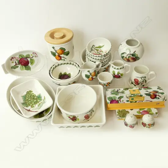 25 PCE PORTMEIRION ‘POMONA’ PART DINNER SET INCL. CUTLERY & BAKEWARE ETC;