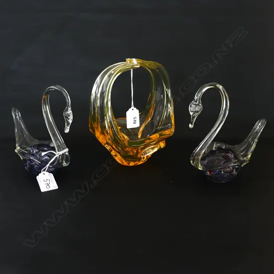 MURANO URANIUM ART GLASS BASKET + 2 GLASS SWANS w SPECKLED BODIES