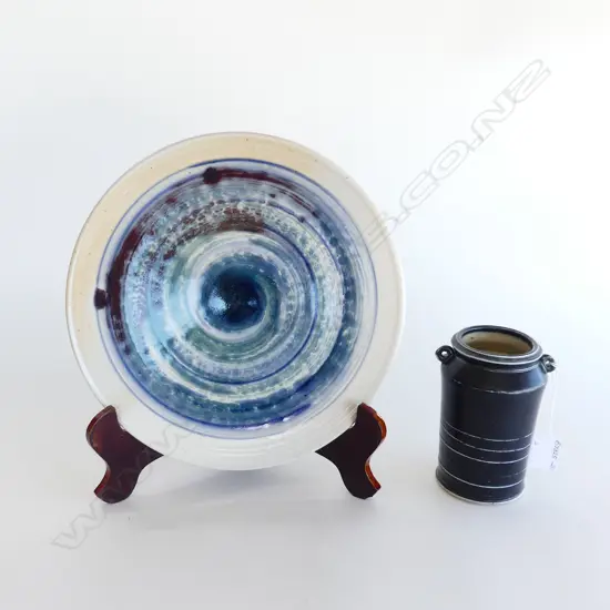 2 PCS GREAT BARRIER ISLAND POTTERY, BOTH SIGNED TO BASE