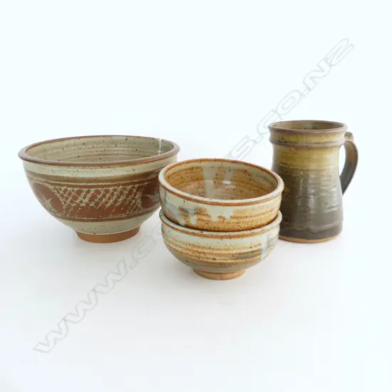 3 PETER STICHBURY BOWLS, 1 LRG, DIA.200mm, 2 SML & LRG TANKARD, ALL w MAKER'S MARK
