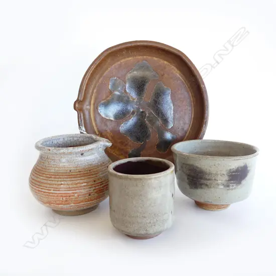 4 PCS NZ POTTERY, IAN FIRTH DISH w POURING SPOUT, DIA. 320mm, SHINO VESSEL w POURING SPOUT, H.150mm & 2 GLAZED BOWLS