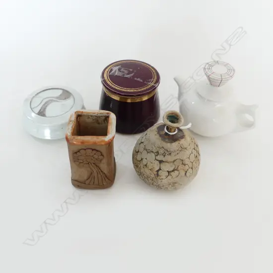 2 SML TRINKET BOXES (1 BEVERLY LUXTON), A SML PORCELAIN TEAPOT & 2 SML POTTERY VASES