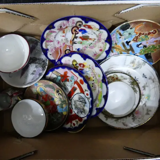 SMALL BOX COLLECTION OF JAPANESE HAND PAINTED HARD PASTE PORCLAIN