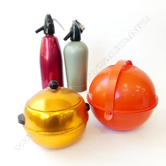 2 METAL SODA SYPHONS H.315mm, RETRO GOLD ICE BUCKET, 'PIC BOLL' 30 PCE CARLO VIGLINO PICNIC SET ITALY 1970