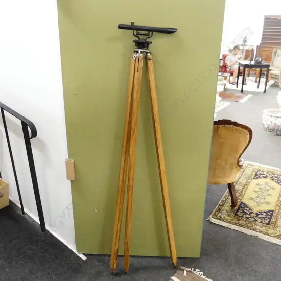  VINTAGE SURVEYORS LEVEL, ON TRIPOD STAND