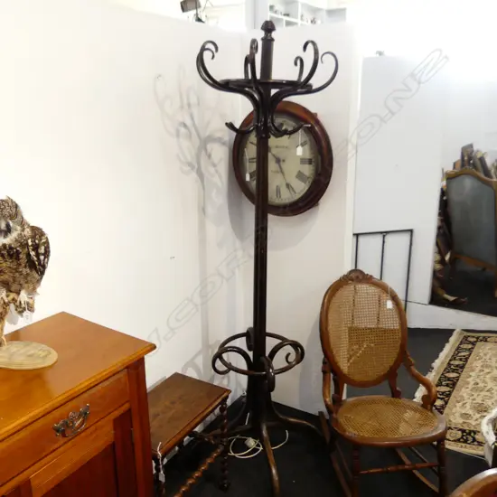 BENTWOOD HATSTAND H2M