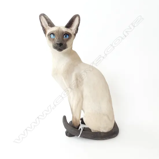 SITTING SIAMESE CAT [COUNTRY ARTISTS # 03042] H330MM