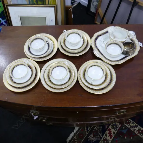 18 PCE AYNSLEY PART TEA SET: 5 TRIOS, CUP, JUG & PLATE + EP TRAVELLING CUP