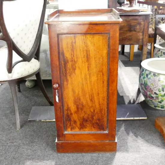 VICTORIAN MAHOGANY BEDSIDE CABINET BY HOLLAND & SONS 380x365x815mm