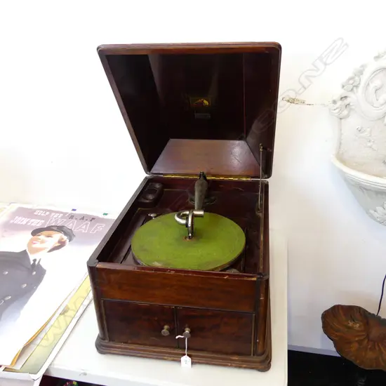 HIS MASTERS VOICE 'MELBA' GRAMOPHONE