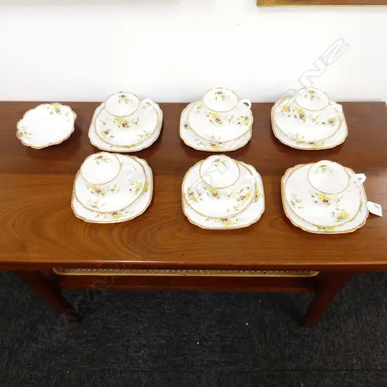 6 ROYAL ALBERT TRIOS + SCALLOP DISH 130mm dia 