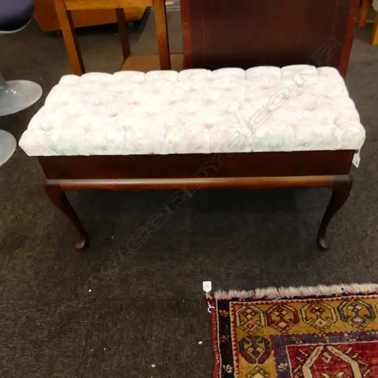 STOOL w. UPHOLSTERED TOP W.880mm