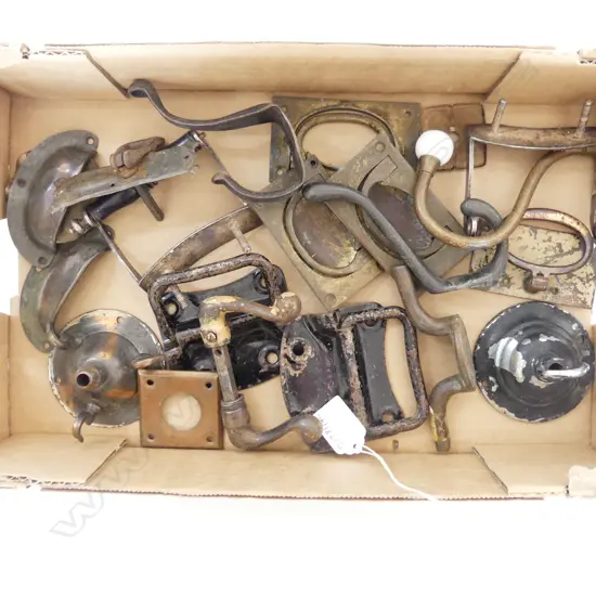 COLLECTION OF ASST. ANTIQUE DRAWER HANDLES & HOOKS/FITTINGS IN BRASS & METAL