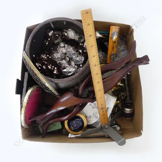 BOX LOT BRASS VASE 230mm, LINEN, TRINKETS