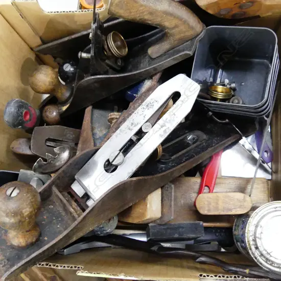 BOX LOT TOOLS; WOODWORKING PLANES ETC