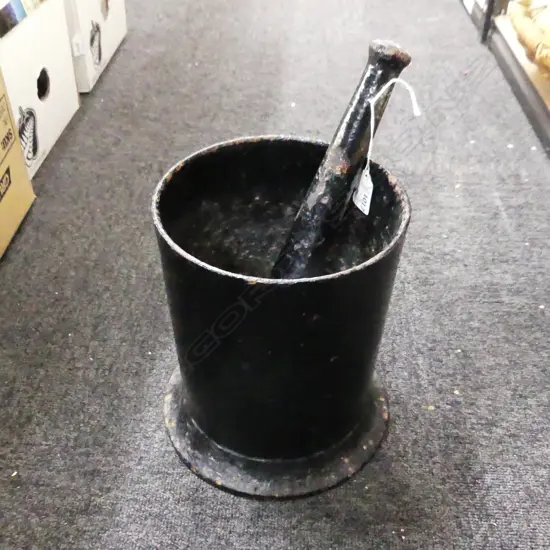 ANTIQUE BLACK PAINTED CAST IRON MORTAR & PESTLE H.240mm