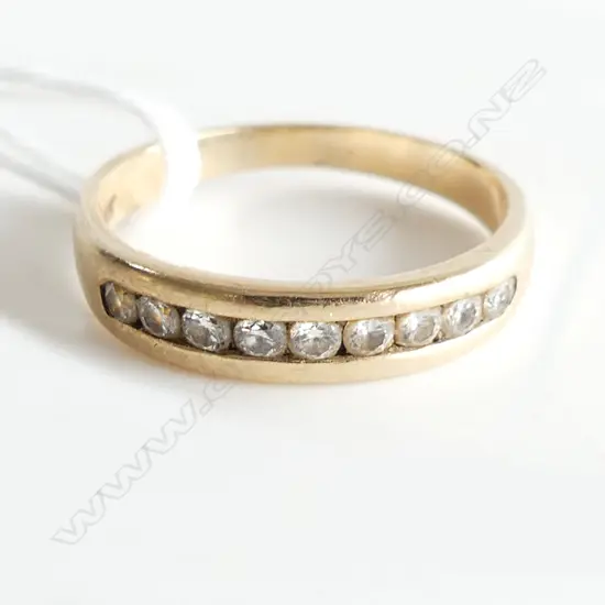 9ct MULTI DIAMOND CHANNEL SET RING 2.4gms  SIZE P