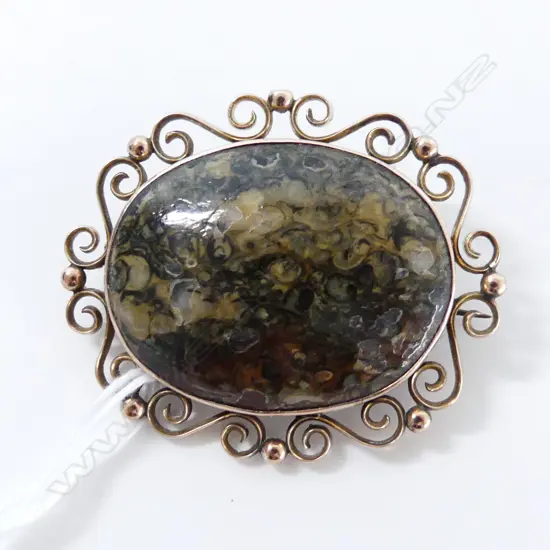 9CT GOLD FRAMED CONGLOMERATE PEBBLE BROOCH frame by SS & E.  L.45mm