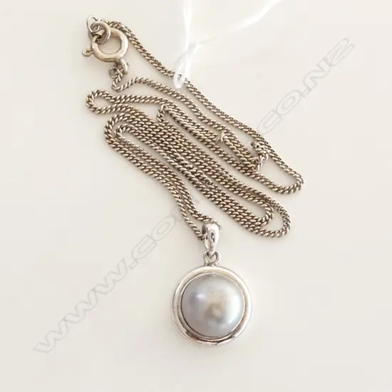SILVER & uncommon LARGE MUSSELL PEARL ON SILVER CHAIN