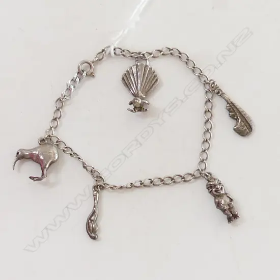 J RUSSELL MURPHY NZ JEWELLER SILVER 5 CHARM BRACELET fantail + kiwi + Maori hand clubs etc