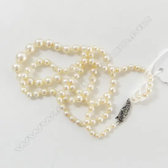 VINTAGE CULTURED GRADUATED PEARL NECKLACE L.470mm in box 'Bowden & Sons' 
