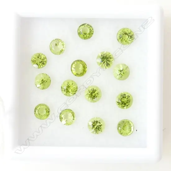PERIDOT ROUND 4.5MM 15 = 6 .00 CT