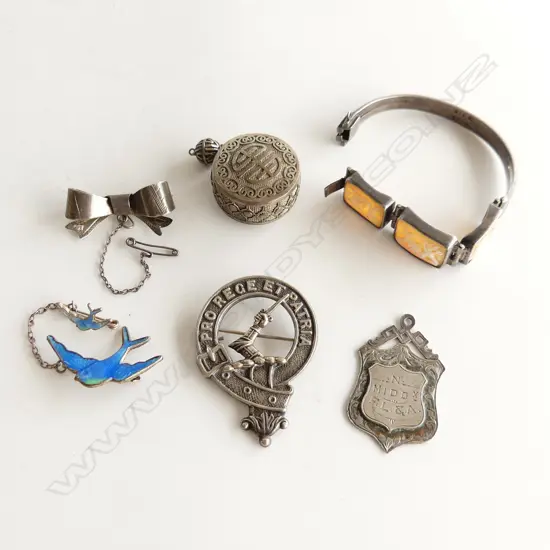 ASST. ANTIQUE SILVER JEWELLERY ETC: medallion 1897-8 'ALLIANCE DIV.1' + enamel swallow + Chinese locket etc