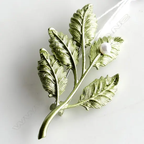 FROSTED GOLD LEAF & FAUX PEARL BROOCH