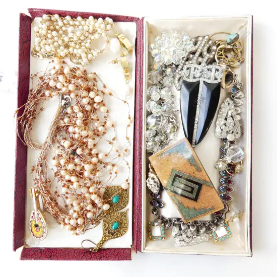 ASST. COSTUME JEWELLERY INCL. 7 PRS EARRINGS, NECKLACES ETC