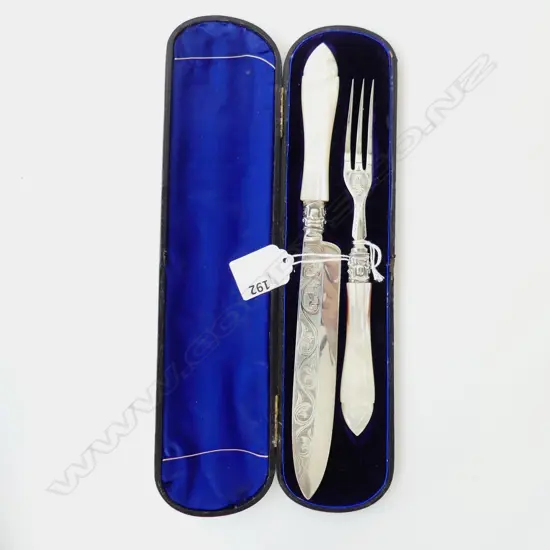 VICTORIAN SOLID STG SILVER & MOTHER OF PEARL CAKE KNIFE & SERVING FORK BIRMINGHAM 1873 IN CASE L.28CM