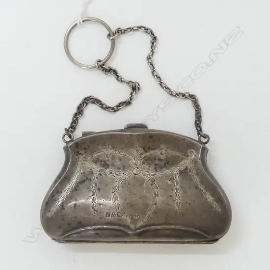 VINTAGE SILVER PURSE ON FINGER CHAIN leather fitted sectional interior Chester 1918 54gms