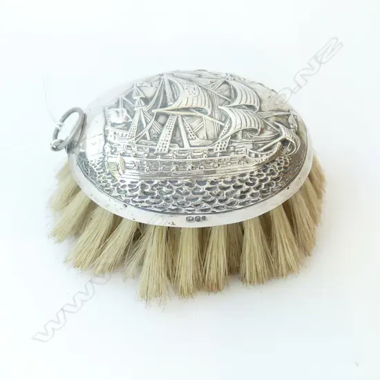 DUTCH STG SILVER TABLE BRUSH EMBOSSED WITH SHIP L.100MM H.60MM