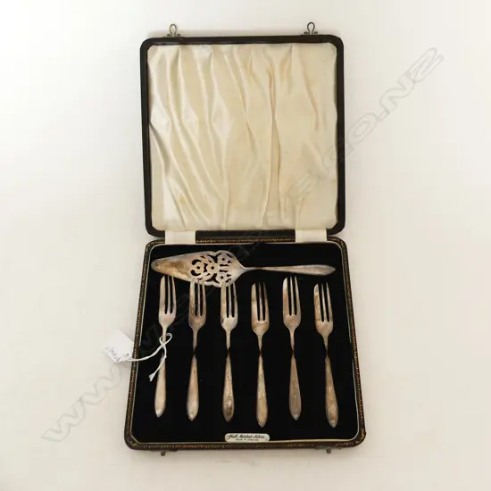 CASED S/SILVER CAKE FORKS & SERVER SILVER WIEGHT 134gms