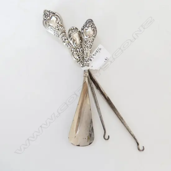 2 S/SILVER HANDLED BUTTON HOOKS & S/SILVER HANDLED SHOE HORN