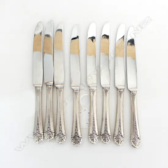 8 SILVER DINNER KNIVES ‘ROYAL WINDSOR’ PATTERN BY TOWEL USA STAMPED ‘STERLING HANDLE PAT 1935’, L.220mm 