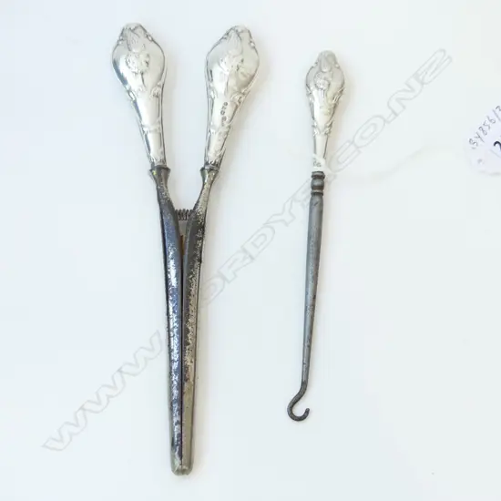 STG SILVER 'ANGELS' GLOVE STRETCHERS & STG BUTTON HOOK CHESTER 1905-1908 L.19CM L.16CM