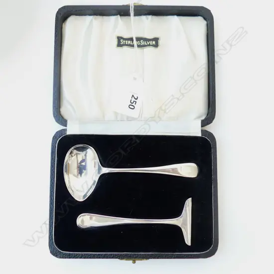 STG SILVER BABY’S SPOON & PUSHER IN CASE SHEFFIELD 1948-51