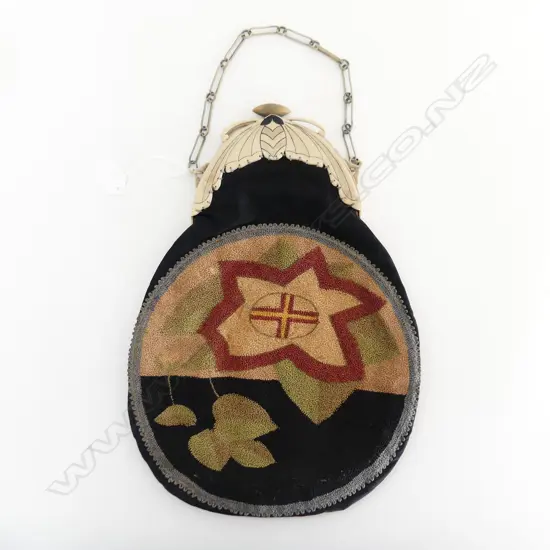 ART DECO HANDBAG WITH BAKELITE BUTTERFLY CLASP NB: PUSH DOWN KNOB TO OPEN, L.350mm 