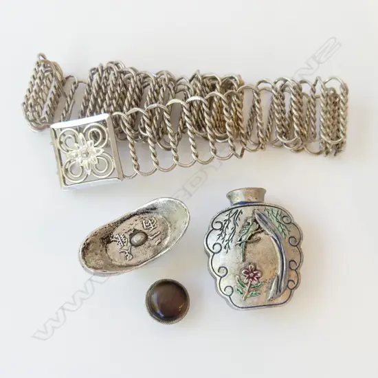 CHINESE SILVER SYCEE INGOT 91.9gm, BELT 129gm & SILVER METAL SNUFF BOTTLE H.60mm