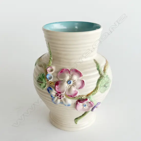 CLARRICE CLIFF VASE MADE AT NEWPORT POTTERIES ENGLAND, H.180mm