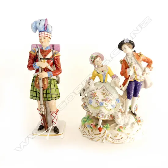2 SITZENDORF PORCELAIN FIGURES '11 th HIGHLAND RG 1808' H.220mm & COUPLE