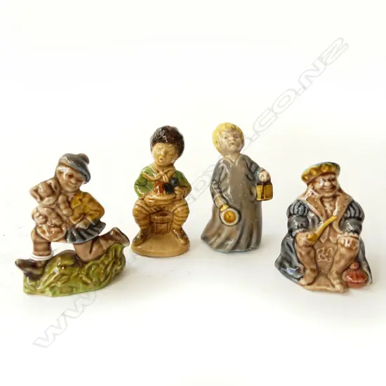 FOUR LARGE WADE WHIMSY NURSERY RHYME FIGURINES H.75MM