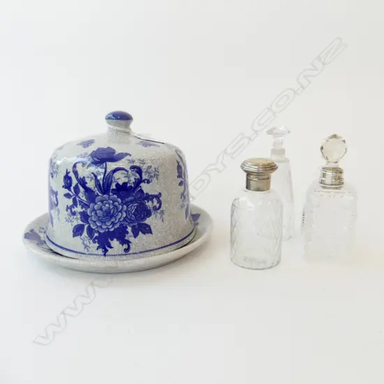 B/W CHEESE DOME + 3 CRYSTAL / STG BOTTLES H.140mm