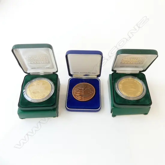 2 AUSSIE COMMEMRATIVE LARGE MEDALS & 1 1990 NZ COMM GAMES MEDAL