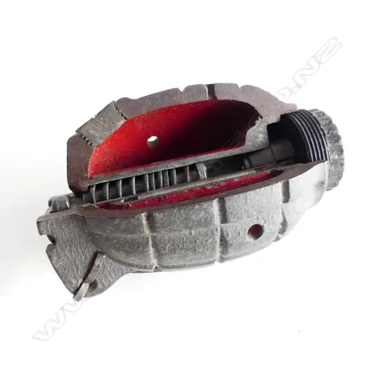 WWII No.36 MK I MILLS HAND GRENADE 1941 BY MASON & PORTER NZ - INERT INSTRUCTIONAL w. FUSE L.100mm