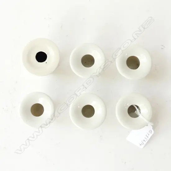 SIX SCHOOL DESK PORCELAIN INKWELLS H.4CM